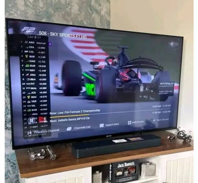 Customer testimonial review verification screenshot for Sapphire IPTV